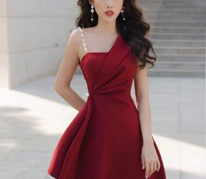 Đầm 1 bên đính ngọc trai cực xinh