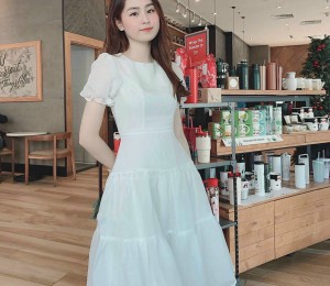 Đầm trắng baby doll cổ tròn tầng