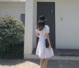 Đầm cổ tròn xếp ly eo