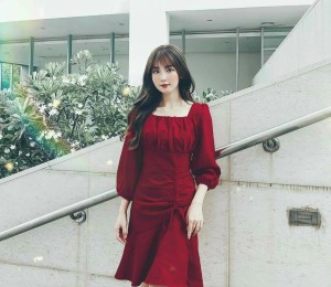 Đầm cổ vuông nhún thân