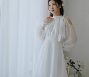 ĐẦM TRẮNG TAY DÀI KHOÉT VAI