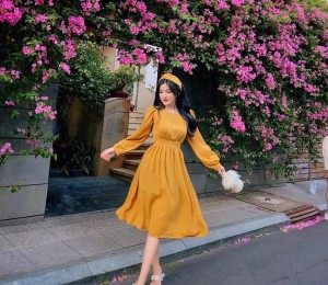 Đầm Vàng Cột Nơ Lưng Kèm Băng Đô 
