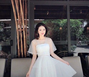 Đầm đính ngọc dáng xòe
