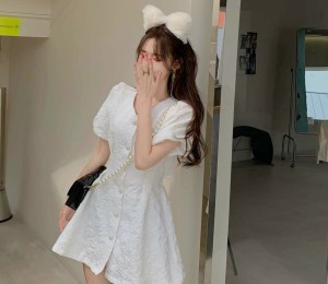 VÁY GẤM HỞ LƯNG PHỐI NÚT