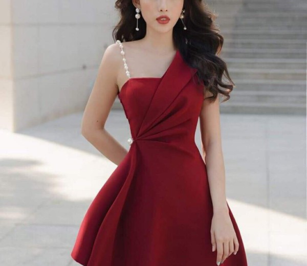 Đầm 1 bên đính ngọc trai cực xinh 
