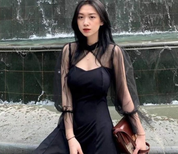 Đầm đen xoè tay phối 