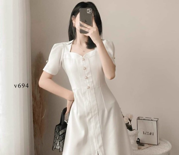 Đầm trắng xẻ phối nút Lagi Ngắn 